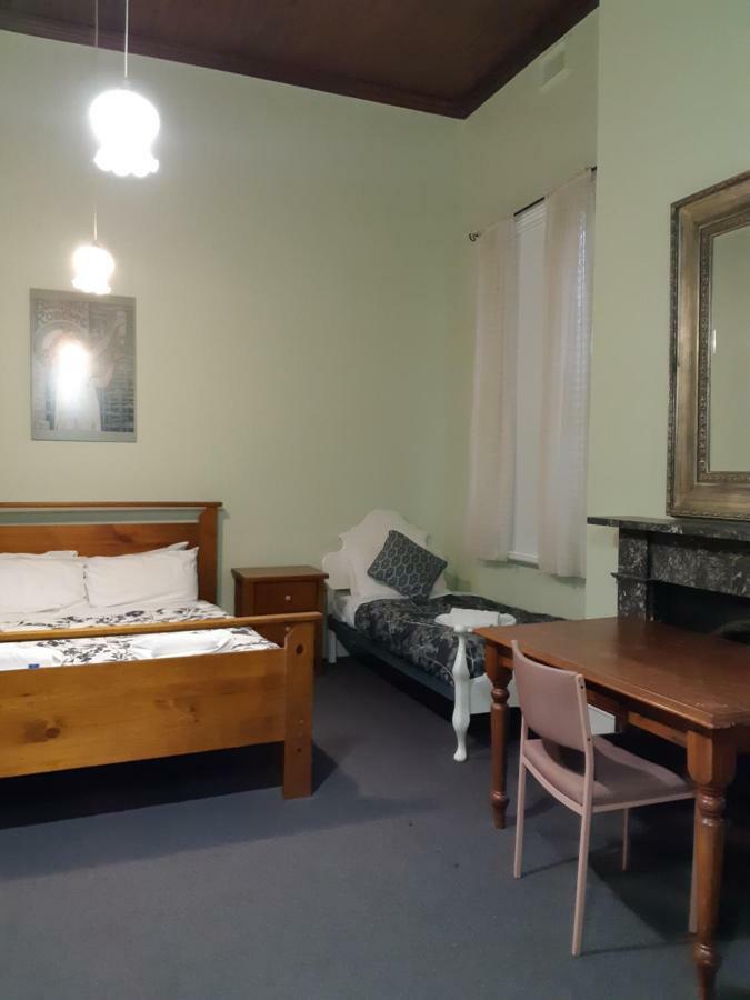 The Victoria Hotel Рутерглен Экстерьер фото